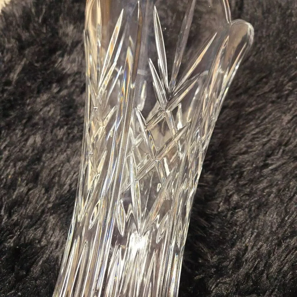 24% Lead Crystal Vase. Standing 11” tall and a diameter of 6 1/2” top. Unique cu